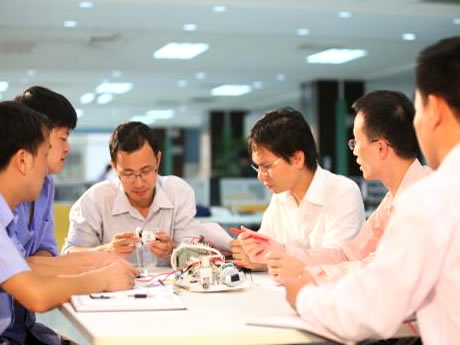 200多人研發(fā)、技術(shù)團(tuán)隊(duì)